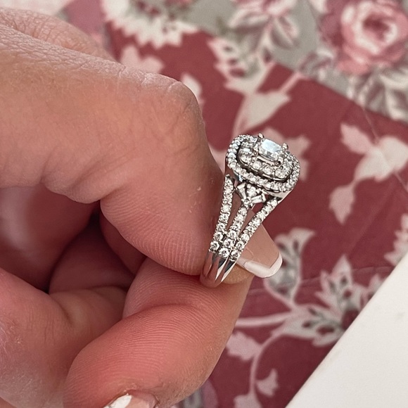 WEDDING RING SET - Picture 6 of 16